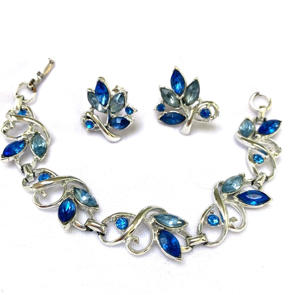 Vintage Unmarked Silver tone Blue Rhinestone Bracelet Screwback Earring Set